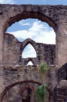 Muralla de piedra, arcos