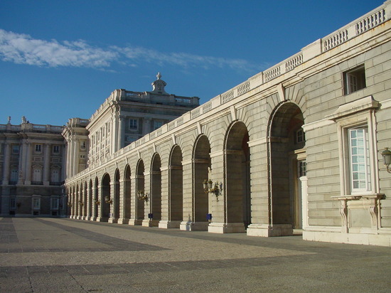 Vista lateral del Palacio Real de Madrid