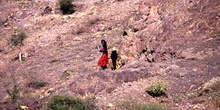 Dos niñas en la ruta de acceso a Shahara, Yemen
