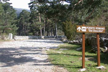 Entrada a puente romano