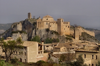 Vista de Alquezar y su Colegiata. Huesca