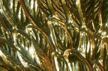 Objeto pintado de color dorado