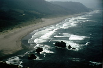 Vista hacia el oeste del Playón de Bayas, Castrillón, Principado