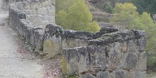 Detalle del pretil del puente de Capella Huesca