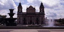 Catedral metropolitana en la Plaza Mayor de Ciudad de Guatemala