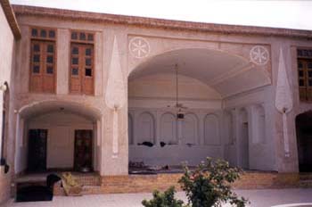 Patio de casa particular, Irán