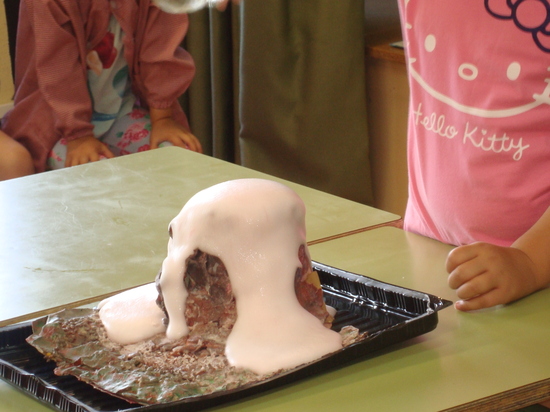 La erupción de un volcán.