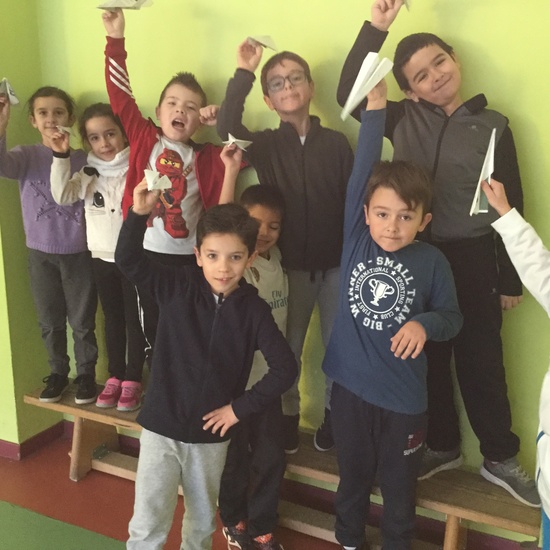 Jugando con aviones y pelotas 12