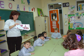 Realizando manualidades