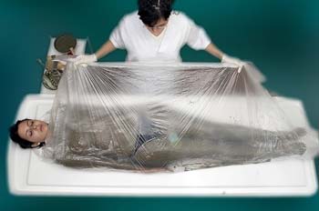 Envolturas de arcillas y algas: colocación sábana envolvente