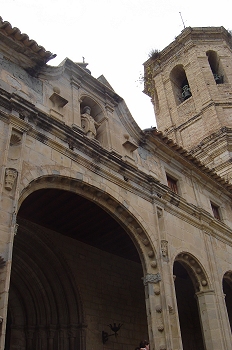 Vista del campanario desde la entrada. Iglesia de Roda de Isáben