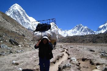 Sherpa con cargamento