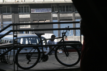 Vista del exterior del Mercado de abastos desde la puerta, Sao P