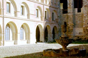 Claustro Nuevo del Monasterio de Irache, Ayegui, Comunidad Foral
