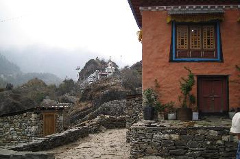 Monasterio en camino de Lukla a Phakding