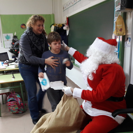 Santa Claus comes to School 25
