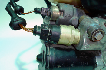 Sistema Teves MK II. Detalle de montaje de presostato y válvula