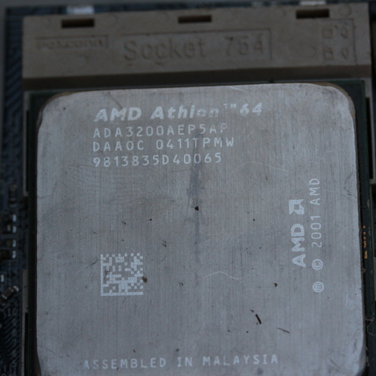 Microprocesador AMD Atlhon 64 en zócalo de 754 pines