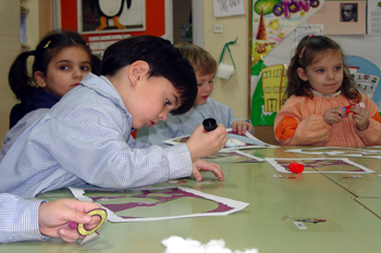 Realizando manualidades