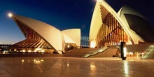 Teatro de la ópera de Sydney (Australia) iluminado