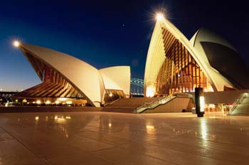 Teatro de la ópera de Sydney (Australia) iluminado