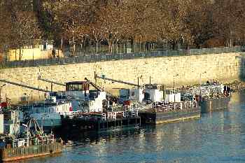 Barcos en el Danubio, Budapest, Hungría