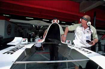 Carrocería de un coche de carreras