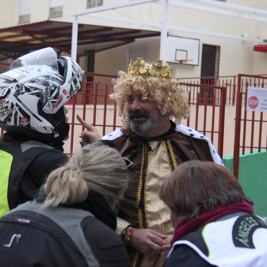 Visita de sus Majestades los Reyes Magos al colegio Luis Bello en moto 2018 5