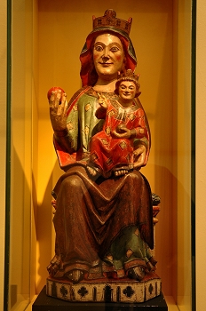 Virgen de Marcuello. Madera policromada, Huesca