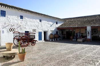 Patio de la Venta de Don Quijote, Puerto Lápice, Ciudad Real, Ca