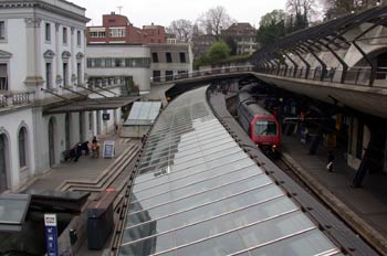 Estación de metro, Zurich, Suiza