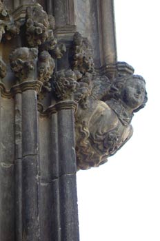 Detalle de las jambas de la iglesia del  Santo Sepulcro, Estella