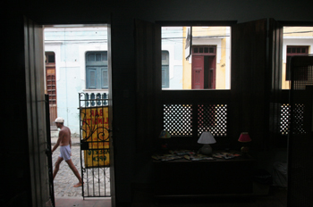 Calle de Olinda, vista desde un portal, Pernambuco, Brasil