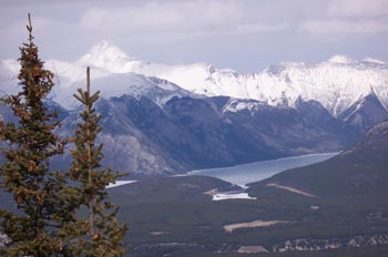 Lago Minnewanka y Monte Aylmen (3162m)