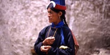 Mujer con la vestimenta tradicional, Ladakh, India
