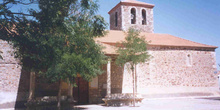 Fachada de la parroquia de San Miguel Arcángel de Pedrezuela