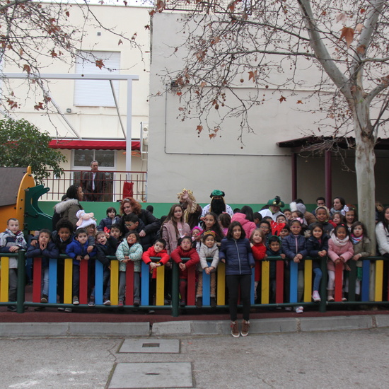 Visita de sus Majestades los Reyes Magos al colegio Luis Bello en moto 2018 25