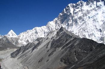 Chukhung Tse con pared sur del Nuptse