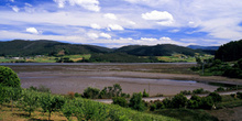 El Puntal en el tramo medio de la ría del Eo, Castropol-Vegadeo,