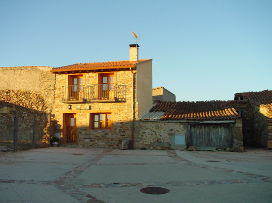 Casa de piedra en La Serna del Monte