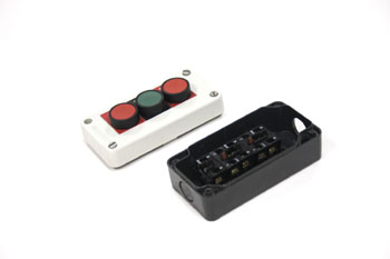 Caja de pulsadores abierta, vista de componentes