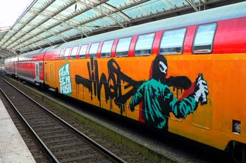 Tren en Colonia con un grafiti, Alemania