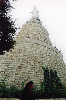 Estatua de María, Beirut, Líbano