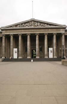 Fachada del British Museum, Londres