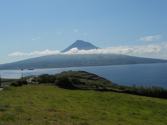 Vista de Pico desde Faial (Azores)