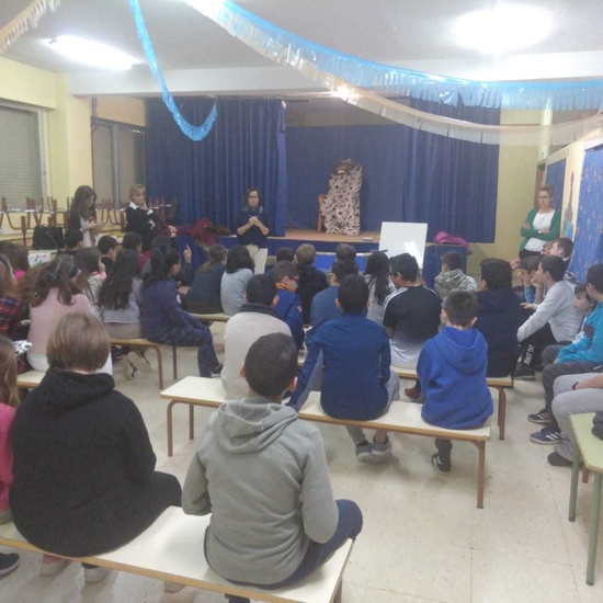 Día del libro con escritores imágenes 10