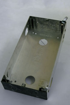 Caja de empotrar para placa de calle. Portero automático