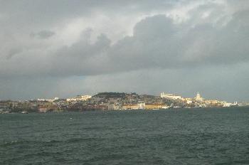 De Lisboa a Cacilhas, cruzando el Tajo, Portugal