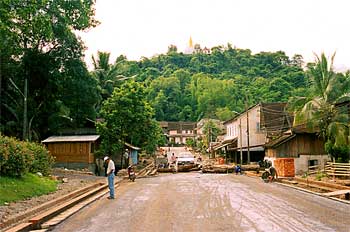 Vistas del templo en la montaña. Luang Prabang, Laos
