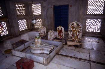 Imágenes en el interior de un templo hindú, Pushkar, India